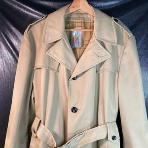 Vintage Lord Forecaster Courier Trench coat. 44L.  Excellent condition. No liner